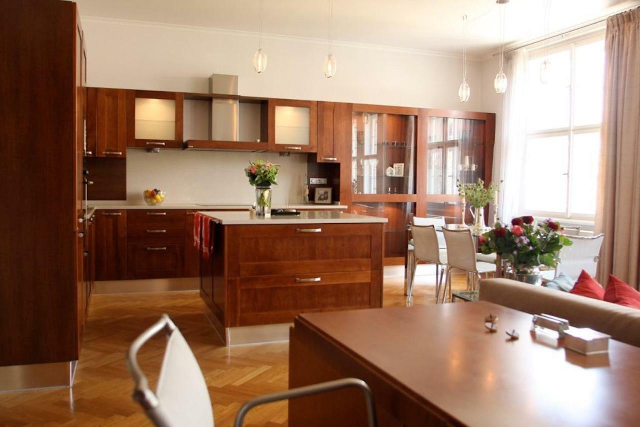 פראג Spacious Elegance In The Heart Of Old Town מראה חיצוני תמונה